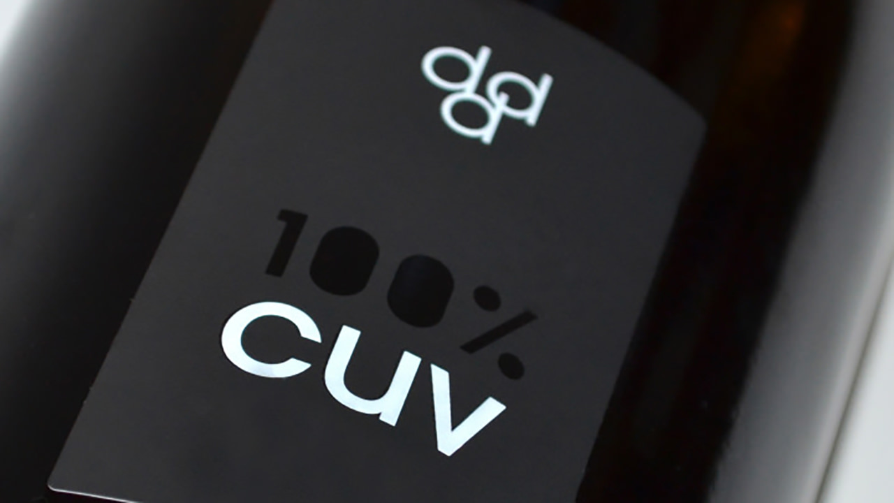 Macro of our label CUV